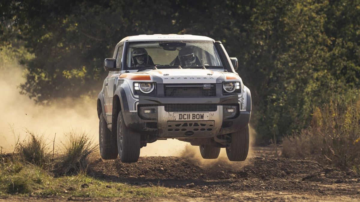 Land Rover Defender dostal ostrou verzi pro offroadové závody